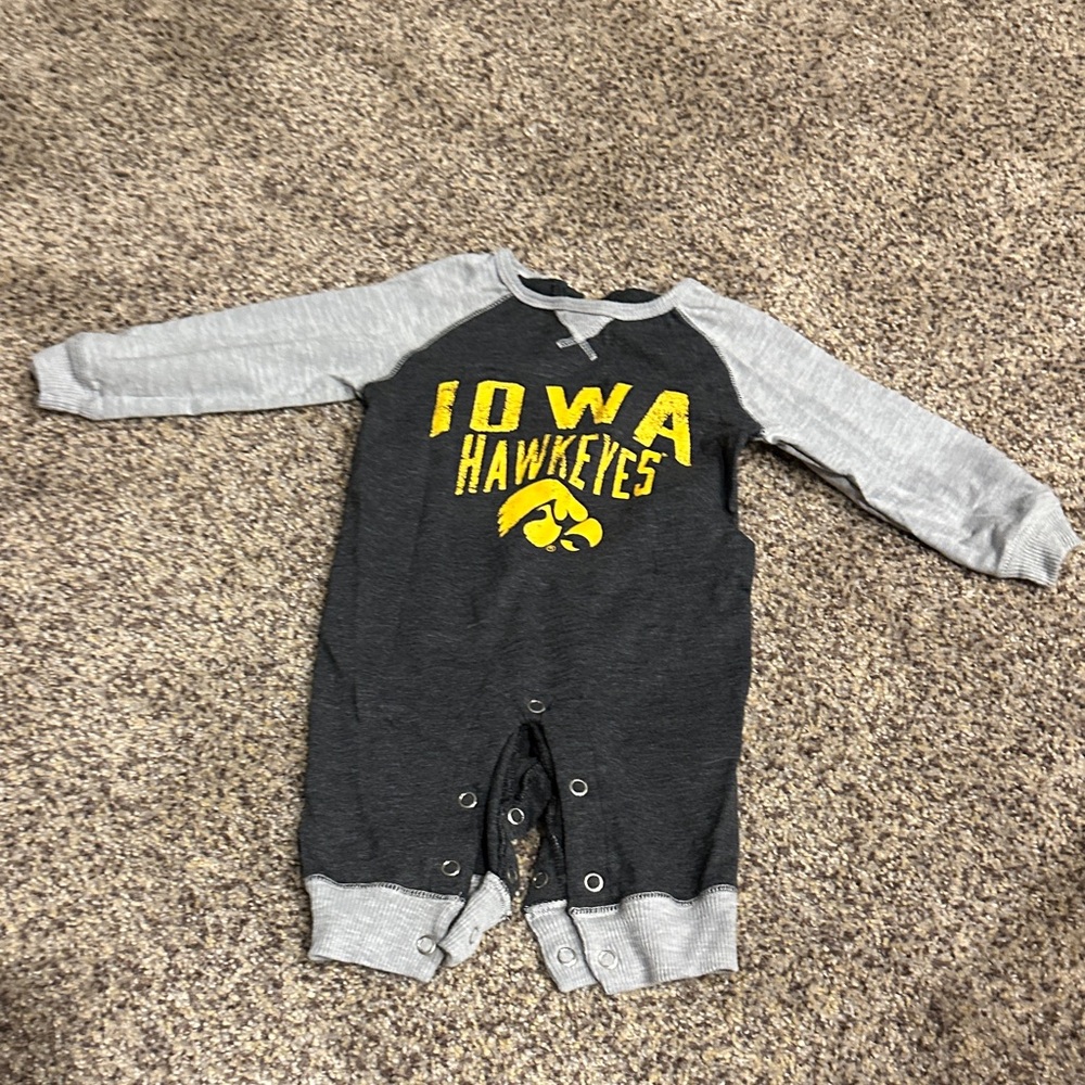 Iowa Hawkeyes Kids Footie - Gray and Yellow